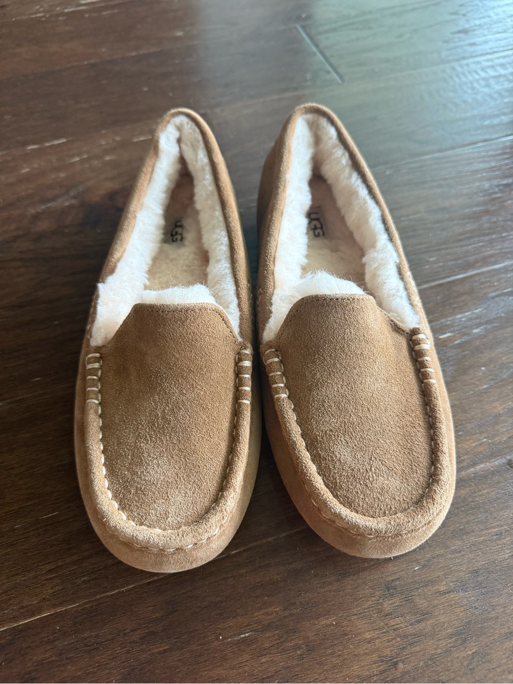 UGG Ansley Moccasin Slippers for Women, Size 9  - Chestnut
